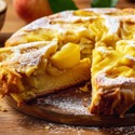 Шарлотка с яблоками и не только: как сделать пирог ярче с помощью джемов и сиропов