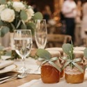 Красиво оформленное варенье – лучший подарок для гостей на свадьбе